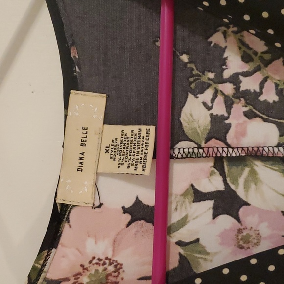 Sleeveless floral top - Picture 2 of 2